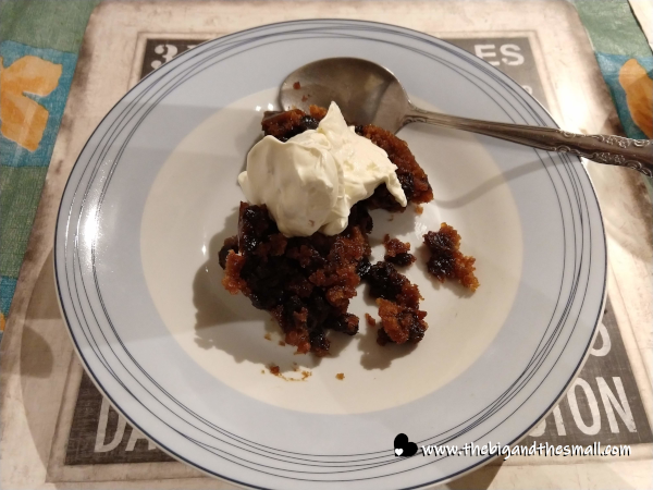 Christmas pudding with cream.png